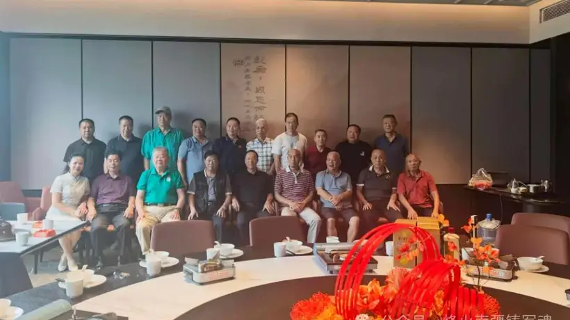 来自天南地北的原解放军炮兵第一师老战友 齐聚各地共庆建军99周年