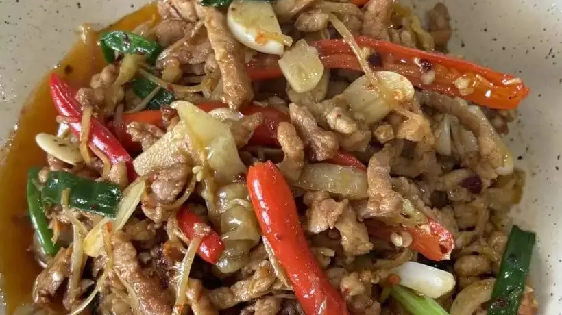 参与多元烹饪活动，体验子姜肉丝酸辣脆嫩的下饭好味