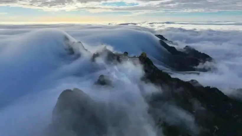 老君山月薪6万招云海观察员,多地景区砸重金推“神仙岗位”