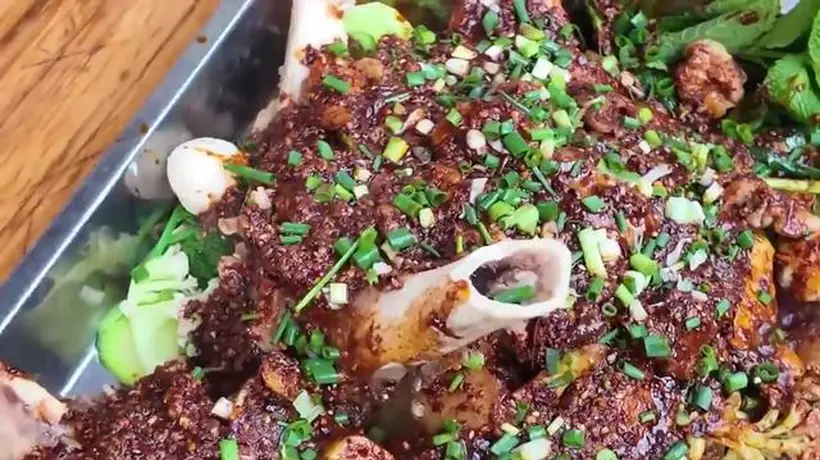云南鲁甸:一碗麻辣烫,半城烟火香