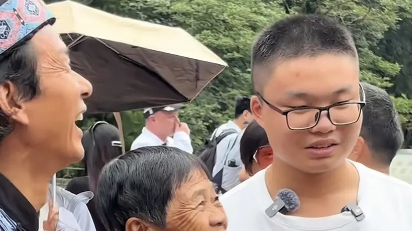 湘乡少年携奶奶圆梦张家界,治愈系导游阿见暖心相伴:一定要走出去,心境和格局才会大