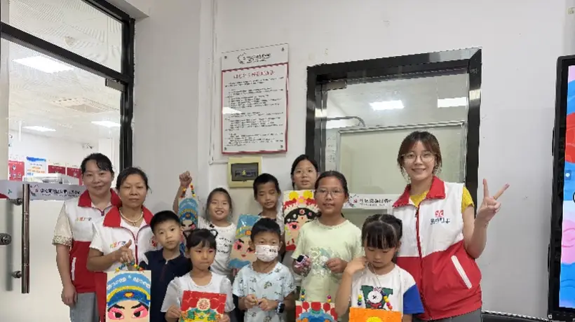 巧手绘脸谱 童心赏国粹,李松蓢社区开展少年非遗手作课堂