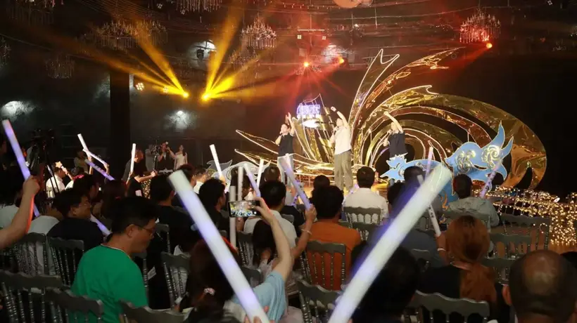 海风当伴奏,非遗当背景,这场渔村音乐会“科里科气”又“土里土气”