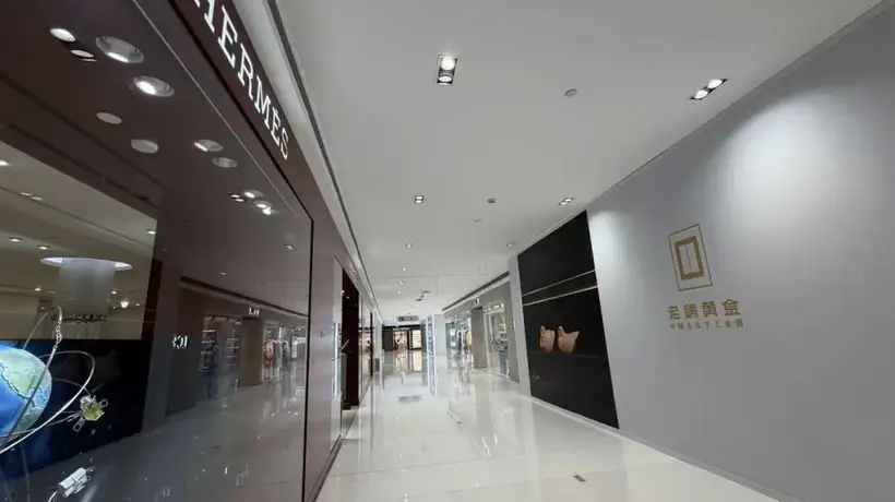 金价暴跌65%,排队盛况不再,老铺黄金的“东方硬奢梦”还能撑多久?