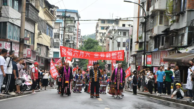 贵州凯里金井村“六月六”民俗庆典:载歌载舞庆佳节,乡风文明新面貌