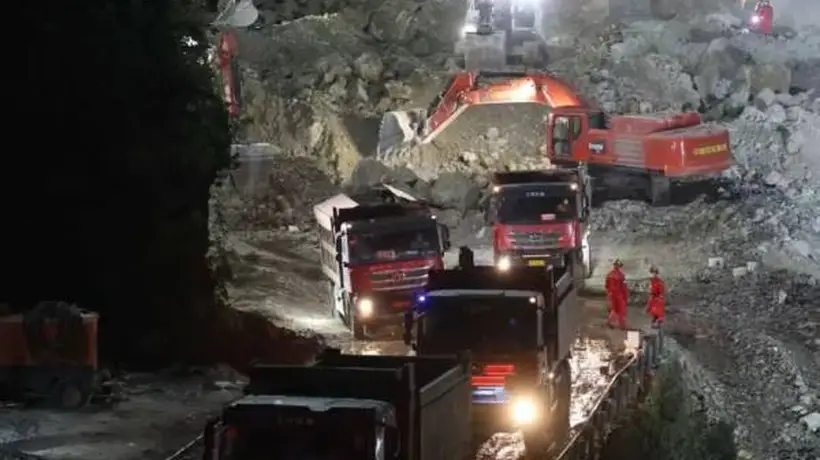 重庆彭水山体崩塌搜救正持续推进 现场群众见证救援排查有序开展