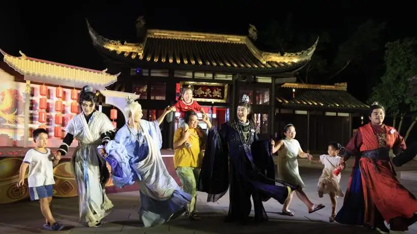 逛成都五凤溪龙吟天城 夏夜国风NPC邀你共赴山水间的沉浸式互动狂欢