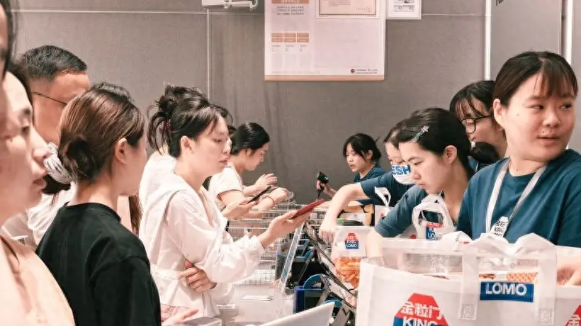 长沙金粒门四店同开逛吃攻略 新鲜零食排队现场太热闹