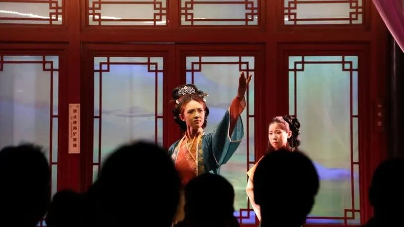 “泉城夜八点”启动！《趵突夜画》带观众解锁沉浸式夜游新玩法