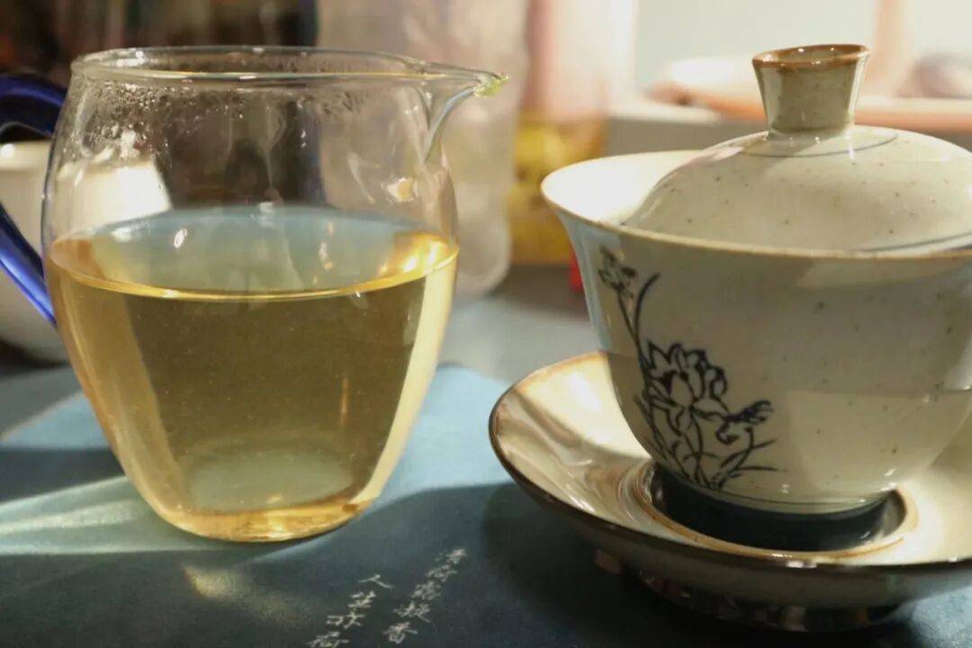 盛夏纳凉雅事：品康熙赐名的洞庭碧螺春