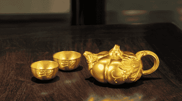 金价大跌，老铺黄金迎来「压力测试」