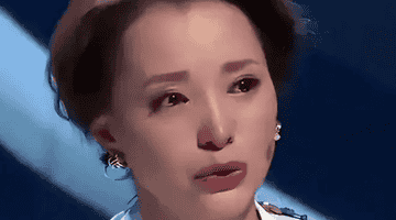 越扒越有！密春雷暴雷后 董卿参加儿子毕业典礼，国籍问题瞒不住