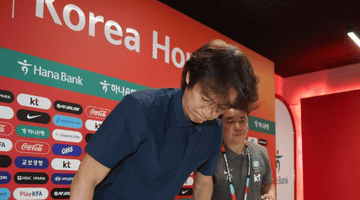 如临大敌！韩国警方加强机场安保 百名警察保护韩国队回国