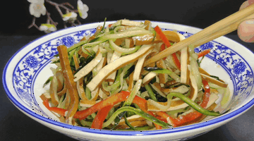 天热适合吃这菜，拌一拌就很好吃！两种食材满口清香脆嫩、上桌就是抢手菜，好吃好做全家都喜欢