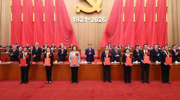 时政微观察丨时间不等人!历史不等人!牢记“三个务必”接续奋斗