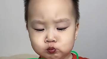 500万粉吃播萌娃塌房,6年不长个子,大口干饭背后全是爹妈的算计