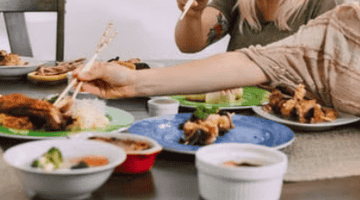 在外就餐，主动调整点菜减少重油重盐菜品