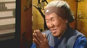 进贾府的刘姥姥最先遇到的那位好心人,原来藏着最暖心的红楼细节里
