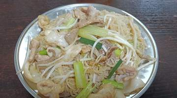 在北流街边生料炒粉店 连搭几桌客人聊起半世烟火里的吃食念想