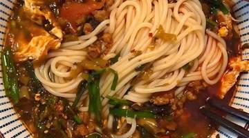 腊肉米线煲红油咕噜冒 邀你解锁暖身又对味的烟火食趣