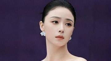 43岁蒋欣清凉写真登场 观众热议丰腴之美尽显多元魅力