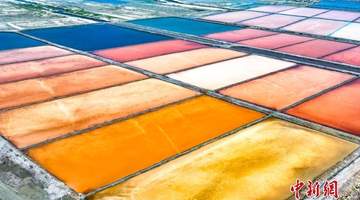 8月5日鄂尔多斯北大池盐湖成打卡热点 游客赴夏末秋初的斑斓天地寻趣