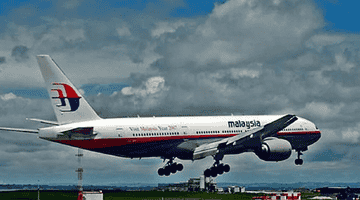 马来西亚政府宣布：将继续搜寻失踪航班MH370，期限延长一年