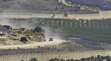 美军空袭伊朗目标,伊朗回击美军基地,美伊互相指责违反停火协议