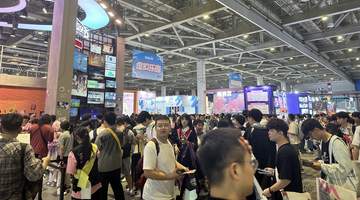 实探2026BW漫展｜《恋与深空》撤展后展位成摄影棚与寄存处 消费品换了一种方式来抢年轻人