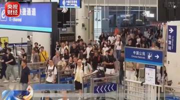 国外热到难熬?老外扎堆来中国纳凉