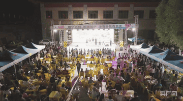 宁夏隆德县夜经济焕新：烟火老巷音乐嘉年华点燃夏日热情