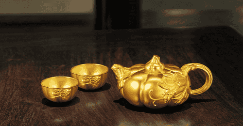 金价大跌,老铺黄金迎来「压力测试」
