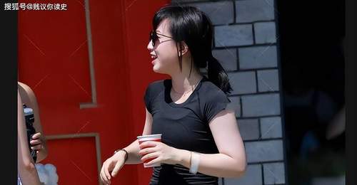 一条普通打底裤,撕裂了性别与时代的尊严战场?