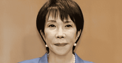 刚和特朗普争吵,高市来冲绳演讲,民众当场反对,高市早苗陷两难