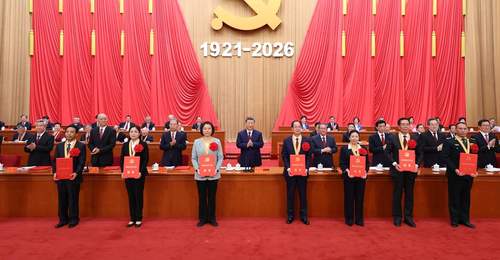 时政微观察丨时间不等人!历史不等人!牢记“三个务必”接续奋斗