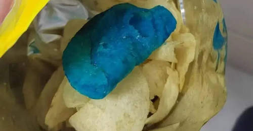 乐事吃出“蓝色薯片”?品牌致歉协商寄回问题产品核查