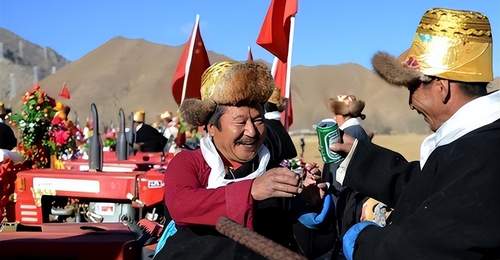 在西藏看到白色帐篷,为啥要躲着?老牧民直言:进去谁也帮不了你