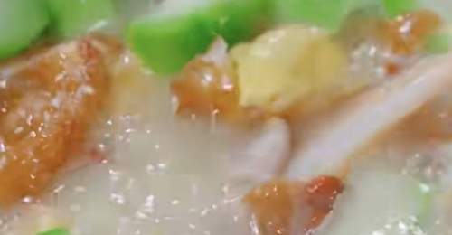 丝瓜鸡蛋汤:清润暖胃