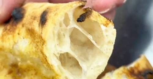 意式拿坡里披萨:焦斑饼边勾食欲,外脆内润嚼劲足