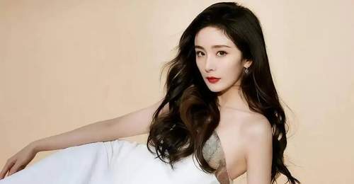 39岁杨幂黑丝渔网破少女感 成熟御姐造型太性感网友赞太漂亮