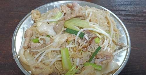 在北流街边生料炒粉店 连搭几桌客人聊起半世烟火里的吃食念想