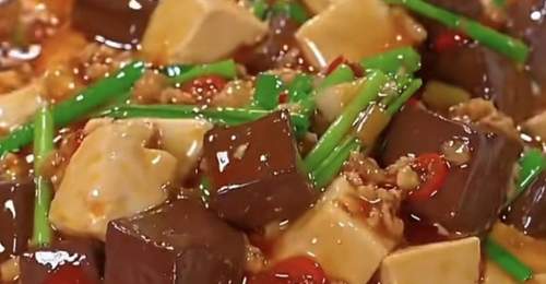 亲手体验猪血烧豆腐制作 解锁麻辣鲜香下饭好菜的多元参与乐趣