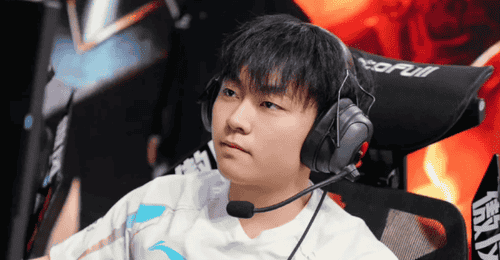 WBG战队打野位或将迎新变化 观众热议选手Jiejie的赛场选择与转机时刻