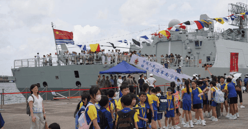 战舰列香江 赤心向家国——海军舰艇编队位香港举行舰艇开放活动见闻