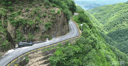 不砍一棵树,引来8万人:深山瀑布的“留量”之道