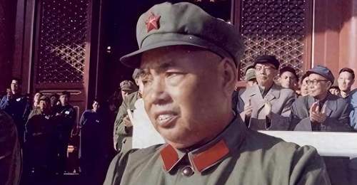 许世友呵斥新来的师长,得知对方身份后,态度却一百八十度大转弯