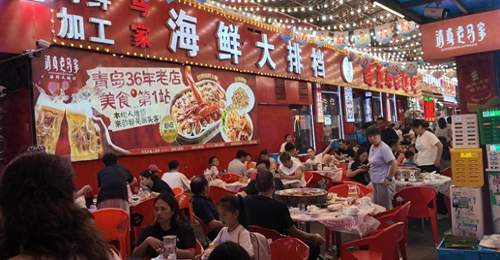 逛市场挑海鲜、街边即刻加工!海鲜大排档夏夜人气爆棚