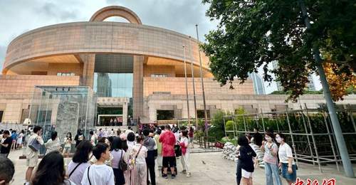 上海博物馆“奇妙夜”化身美洲古代雨林秘境