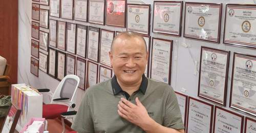 天山为幕,紫气东来