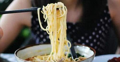 早餐为什么不建议吃面条?医生:不止面条,这5种食物,也要少吃